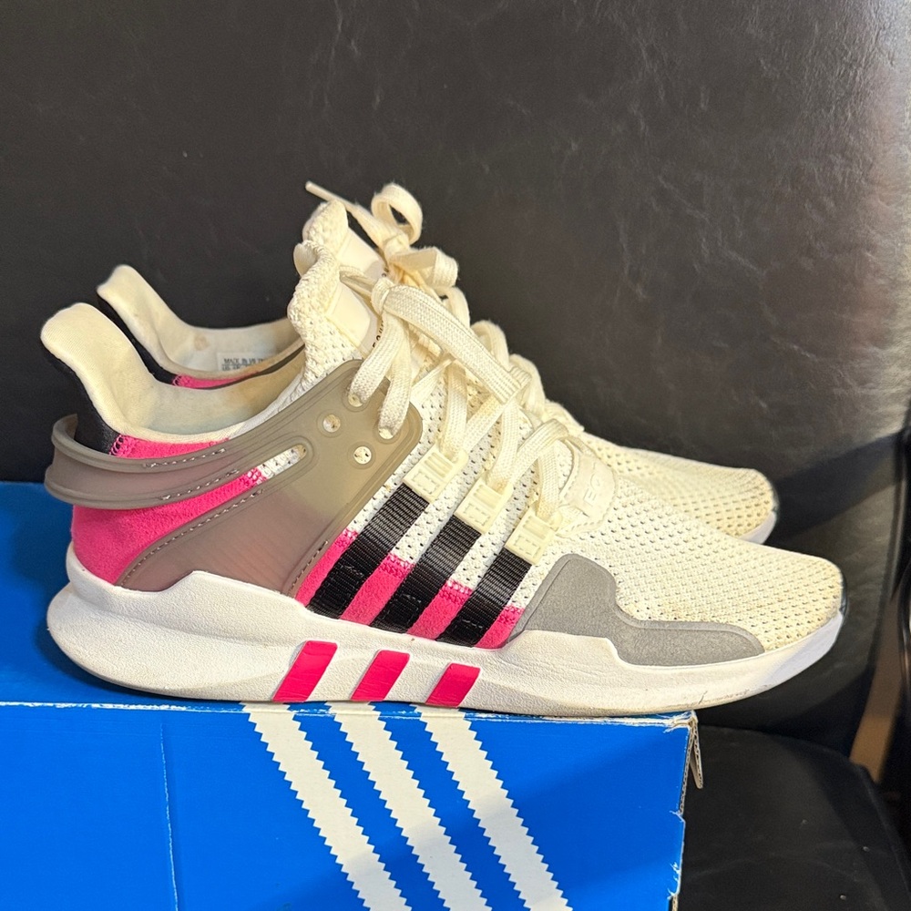 Adidas Originals White and Pink Sneakers - Picture 3 of 5